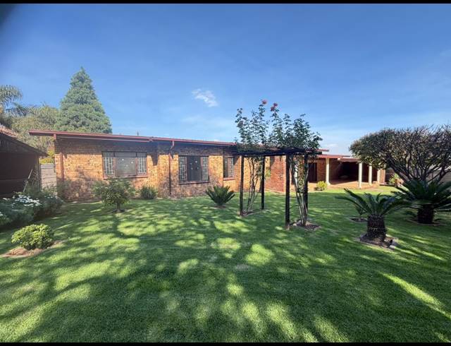 4 BEDROOM FREESTANDING FOR SALE IN THE REEDS